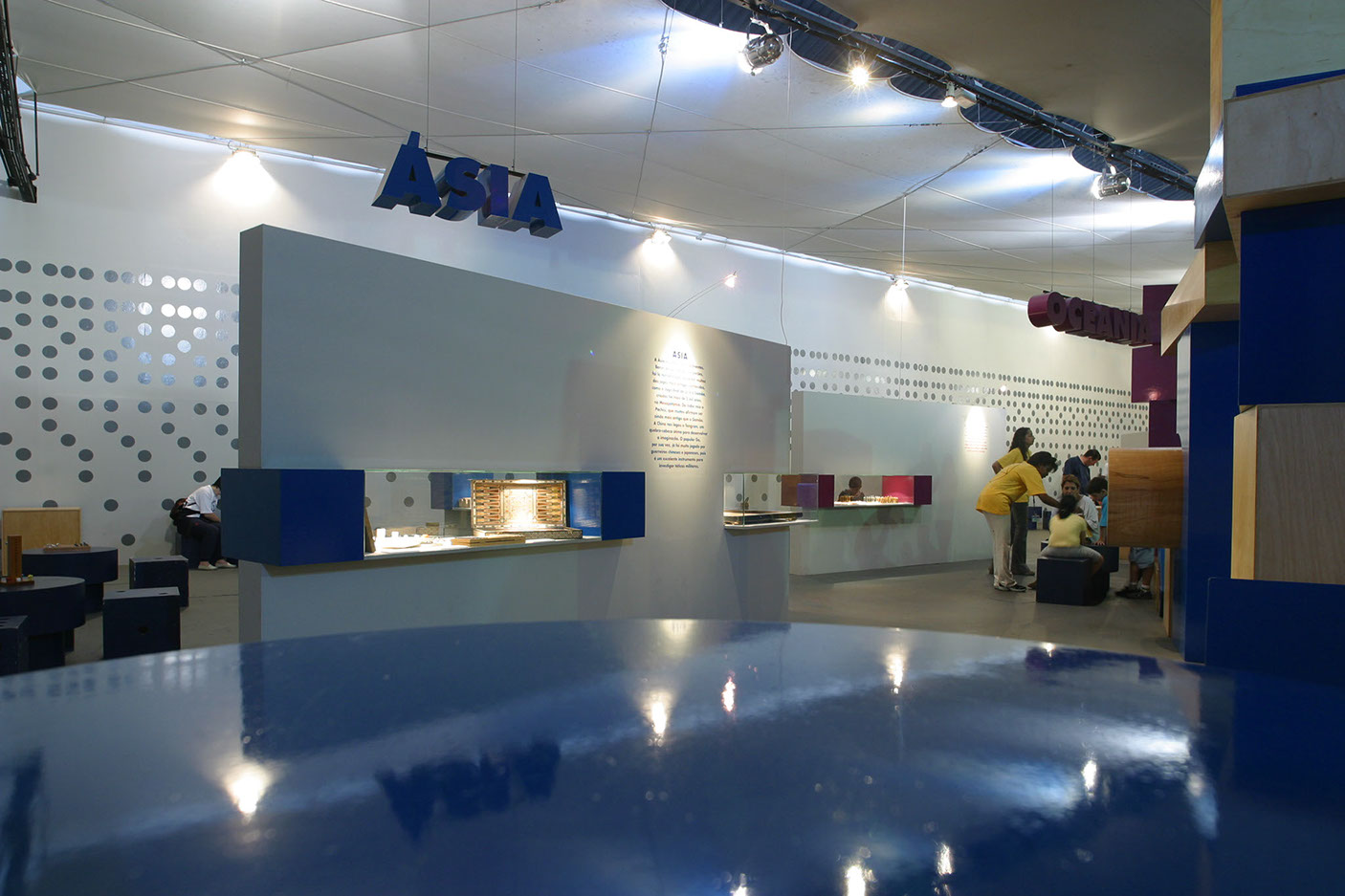 Vitrine para exposição de jogos