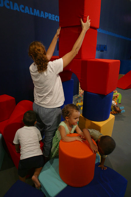 Montagem de uma composição com blocos de espuma